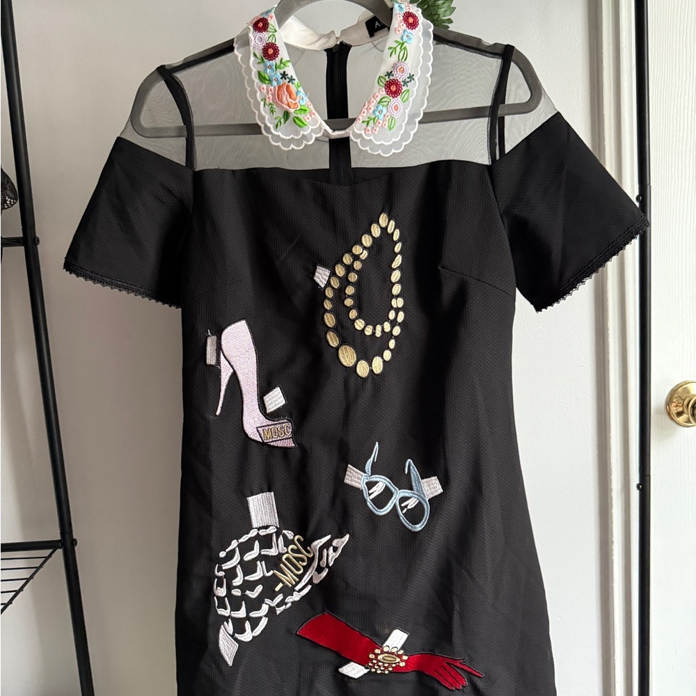 A Fuli Novelty Embroidered Sheer Top Dress size Large short sleeves